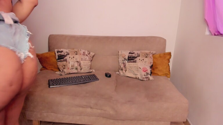 AliceeSecret's Streamate show and profile