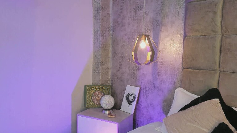 Ginebra_Belucci's Streamate show and profile