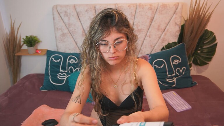 IamAbbi's Streamate show and profile