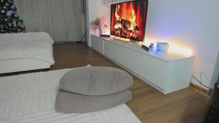 MiraDelynn's Streamate show and profile