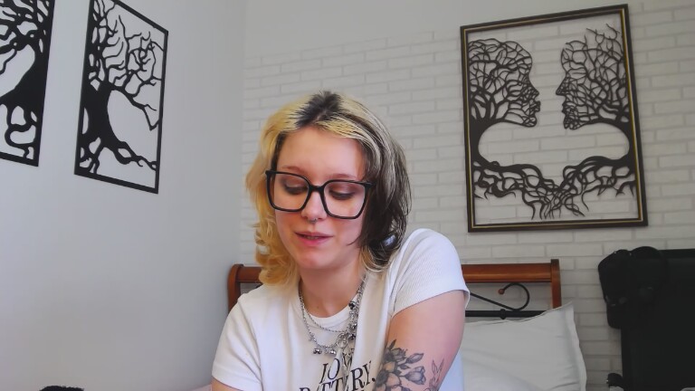 HALSEYx's Streamate show and profile