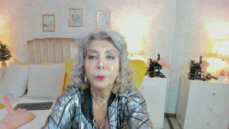 MoulinLamour's Streamate show and profile