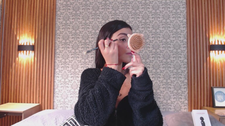 Charlotte_18's Streamate show and profile