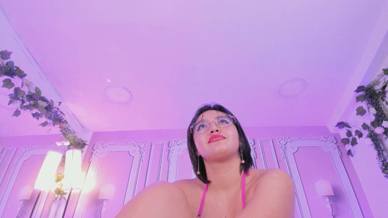 NaraSuarez's Streamate show and profile