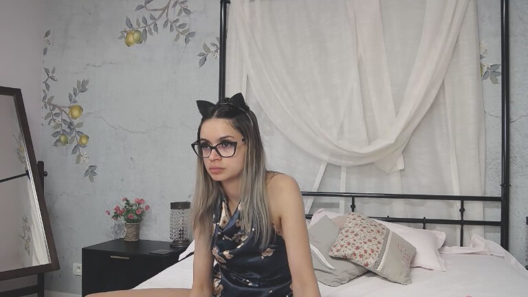 DAPHNEEs's Streamate show and profile