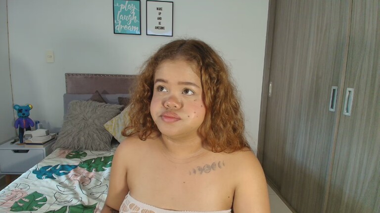 littlee_sophiee's Streamate show and profile