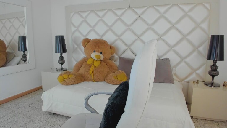 mia_sweetie's Streamate show and profile