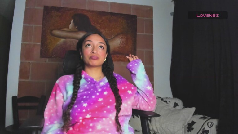 Cinnamoon111's Streamate show and profile