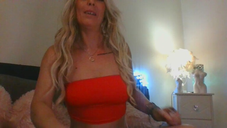 NaughtyLeahUK's Streamate show and profile