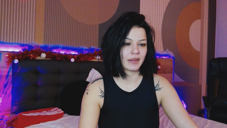 LORAAx's Streamate show and profile