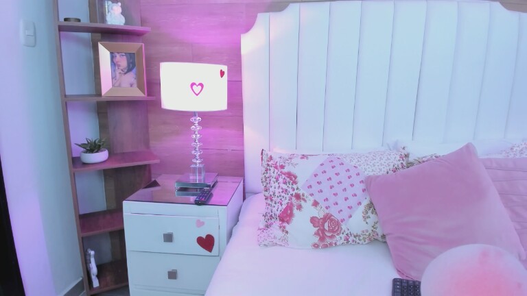 MaddieWaves's Streamate show and profile