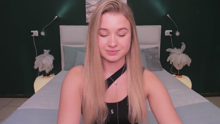 LilBella's Streamate show and profile