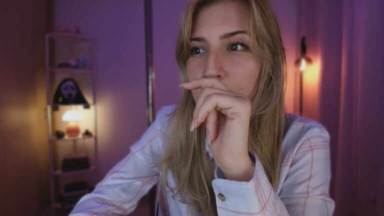 LindaSofiaa's Streamate show and profile