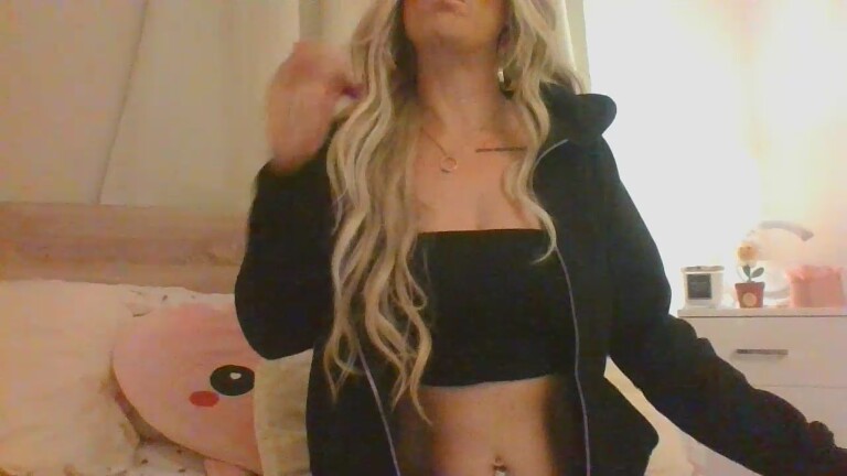 NaughtyLeahUK's Streamate show and profile