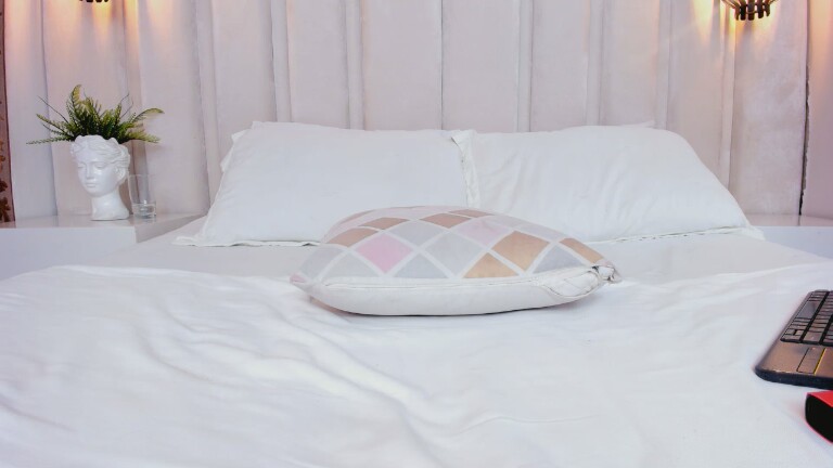 LucianaAriaas's Streamate show and profile