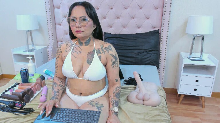 AntonelaMilf's Streamate show and profile
