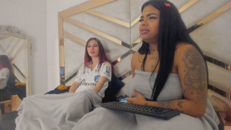 LunaAndRose's Streamate show and profile