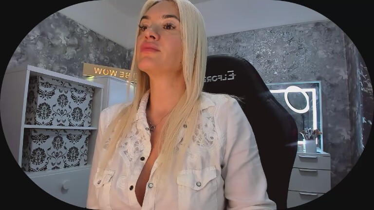 BE_WOW's Streamate show and profile