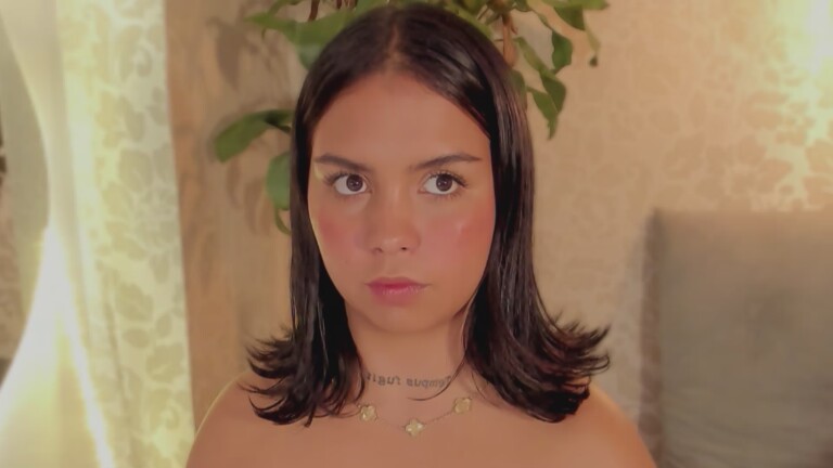 Shehell's Streamate show and profile