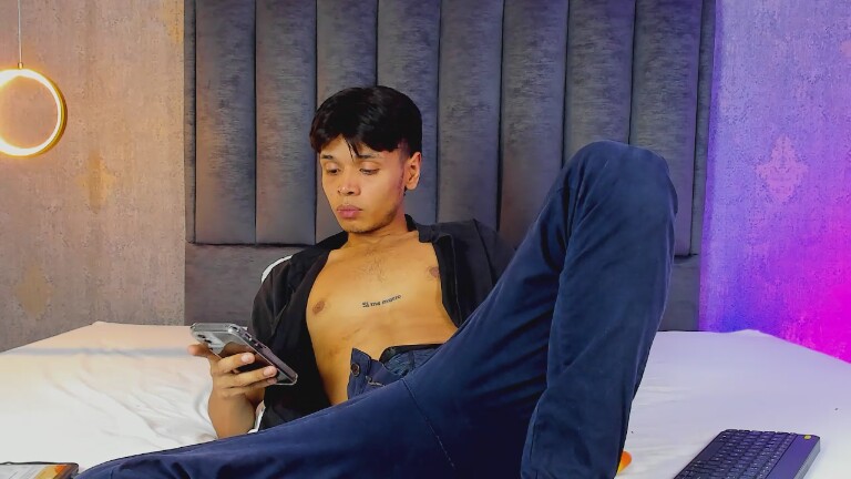 Alejandro_Montenegro's Streamate show and profile