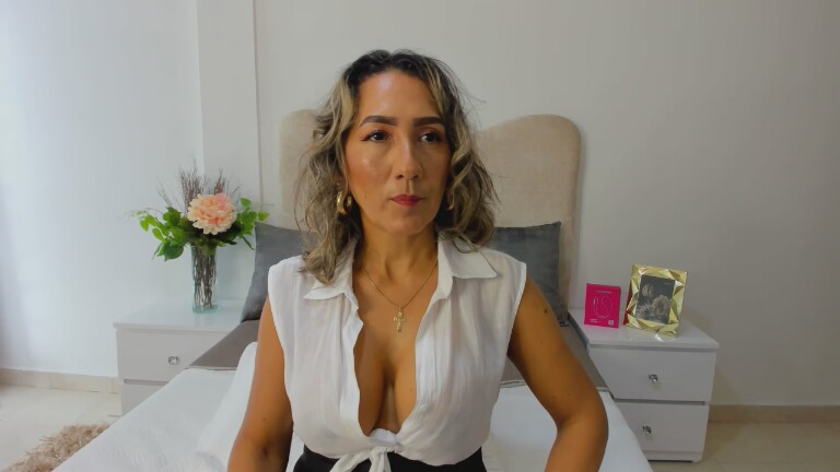 MaliaDavis's Streamate show and profile