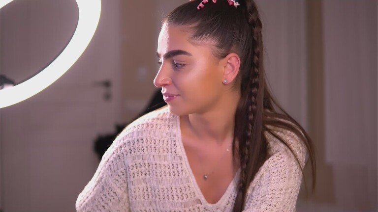 PureEllie's Streamate show and profile