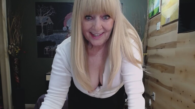 Adrianna_4u's Streamate show and profile