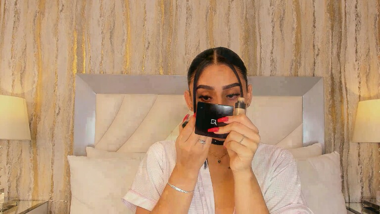 Sara_Hanniston's Streamate show and profile