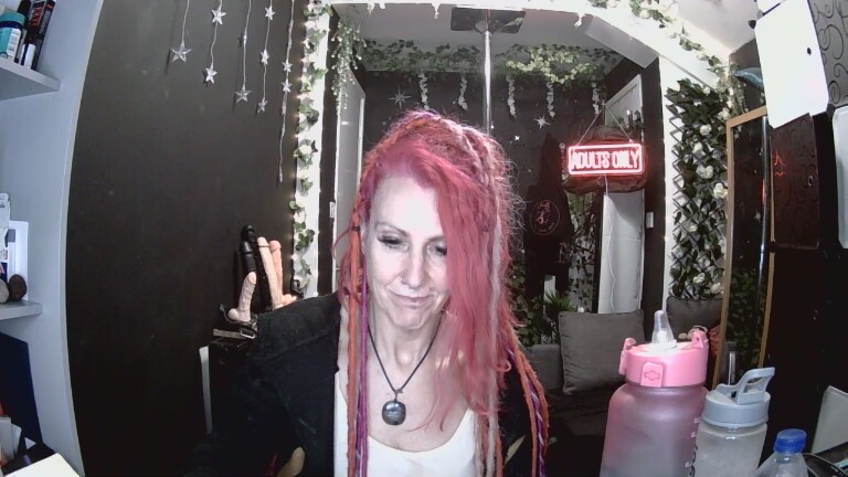 SkySparks's Streamate show and profile