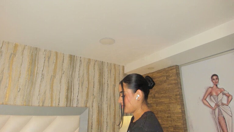 Sara_Hanniston's Streamate show and profile