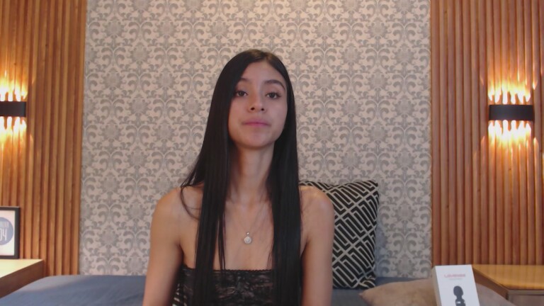 Charlotte_18's Streamate show and profile
