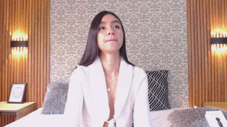 Charlotte_18's Streamate show and profile