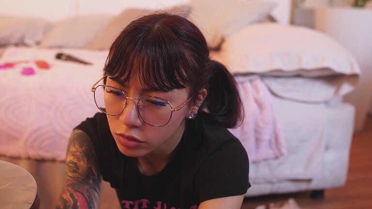 ZaraMiiuw's Streamate show and profile