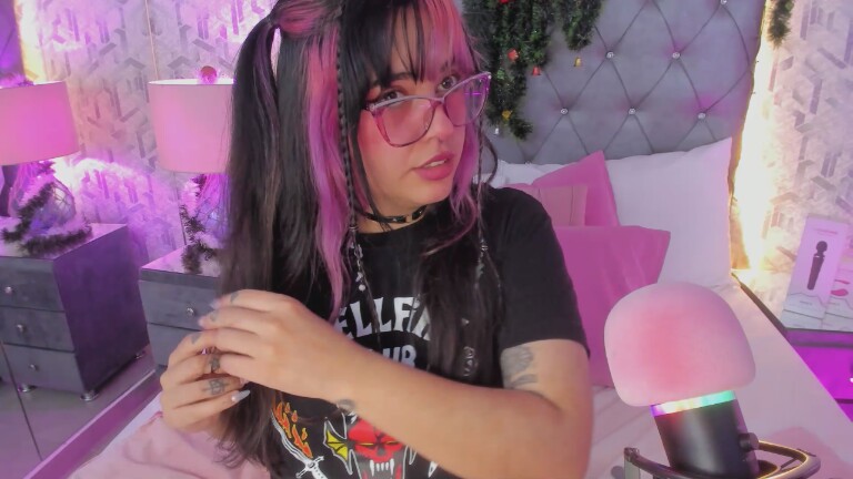 MaddieWaves's Streamate show and profile