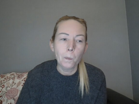 xSWEET_EWAx's Streamate show and profile