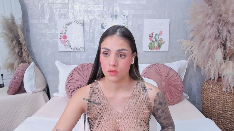 SaraBacker's Streamate show and profile