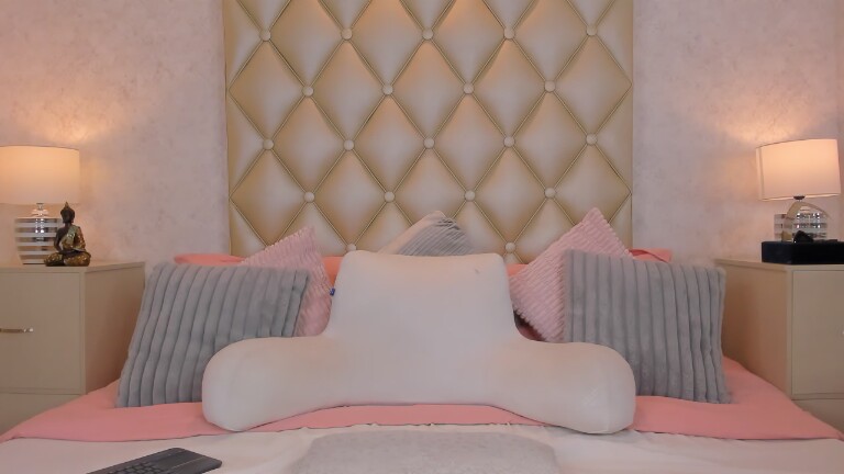 MiaaCaastro's Streamate show and profile