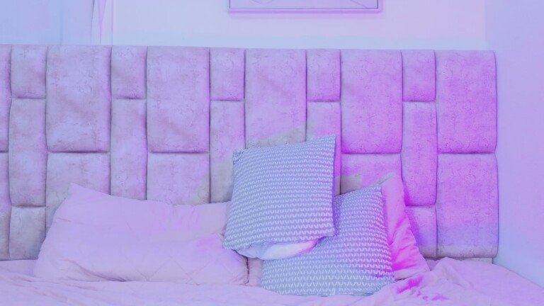 KariinaWong's Streamate show and profile