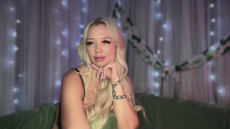 Sabrina_xx's Streamate show and profile