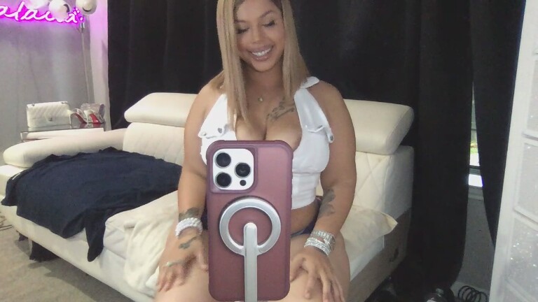 kyralaced's Streamate show and profile