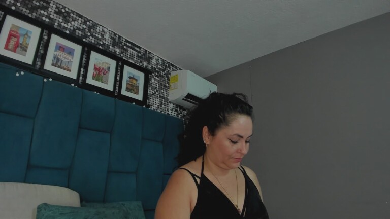 hannymilf's Streamate show and profile