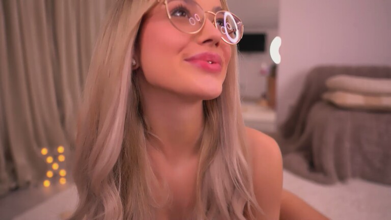 KylieJoyce's Streamate show and profile