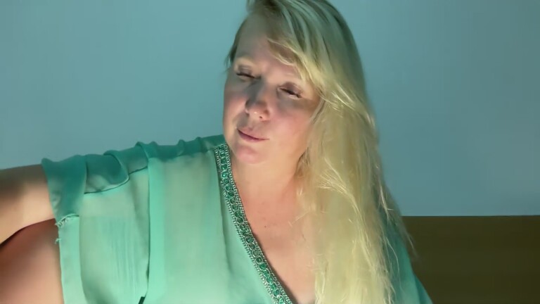 EmmaInLove's Streamate show and profile