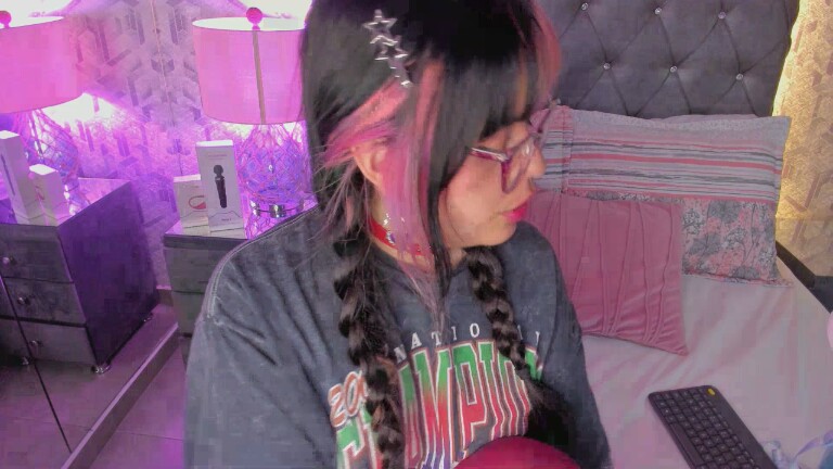 MaddieWaves's Streamate show and profile