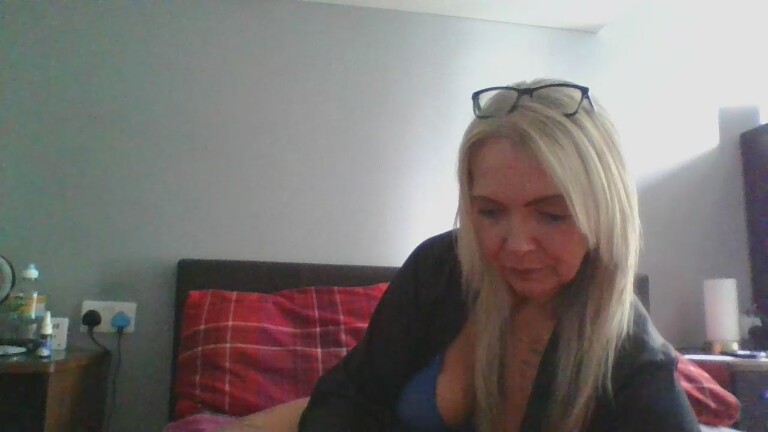 Elly49's Streamate show and profile