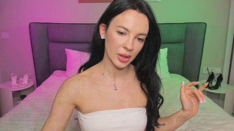 RoxyHey's Streamate show and profile