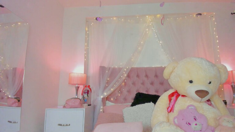 AlexandraWinterr's Streamate show and profile